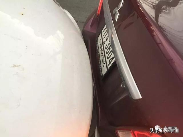 泰国美女在交通事故现场“直播热舞”,原来是这东西给闹的...