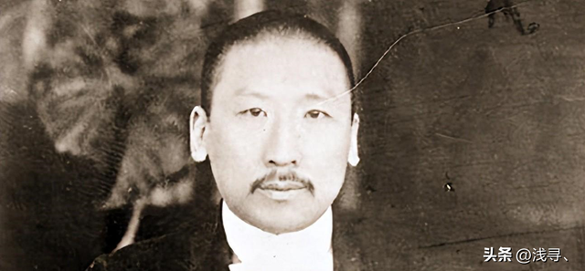 珍贵老照片,日军强征慰安妇,身上涂满奶油的性感美女