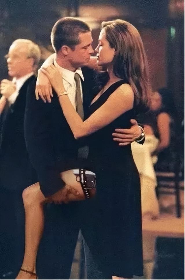 为啥女生大腿上绑根带子,看起来会很性感