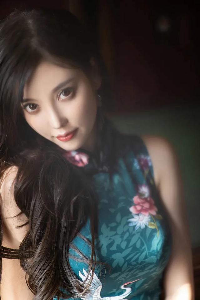 顶级视觉盛宴!女神杨晨晨丝袜美腿写真来袭