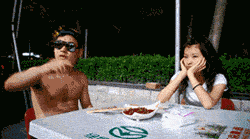 妹子身穿包臀裙,黑丝,高跟鞋去爬山,真的不会累脚么