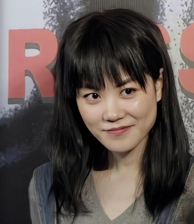 “小方脸”才是真抗老,这些拒绝“削骨”女明星,岁数越大越好看
