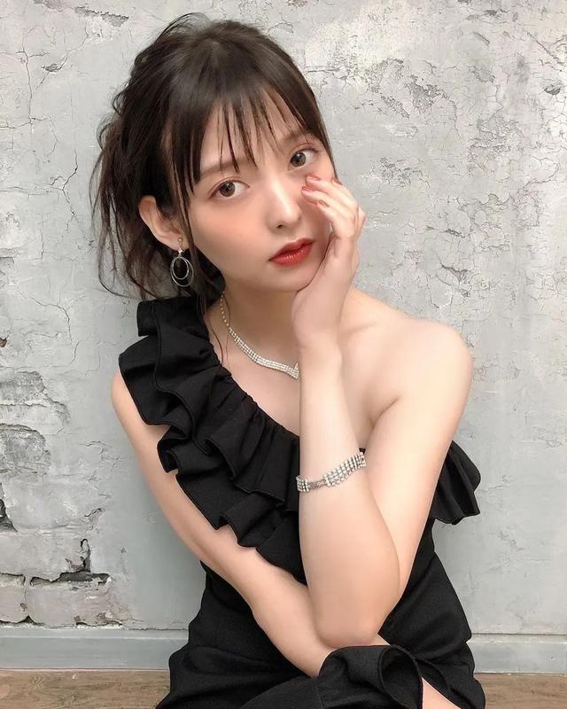 奶系美女上坂堇!拥有火辣身材的特利迦