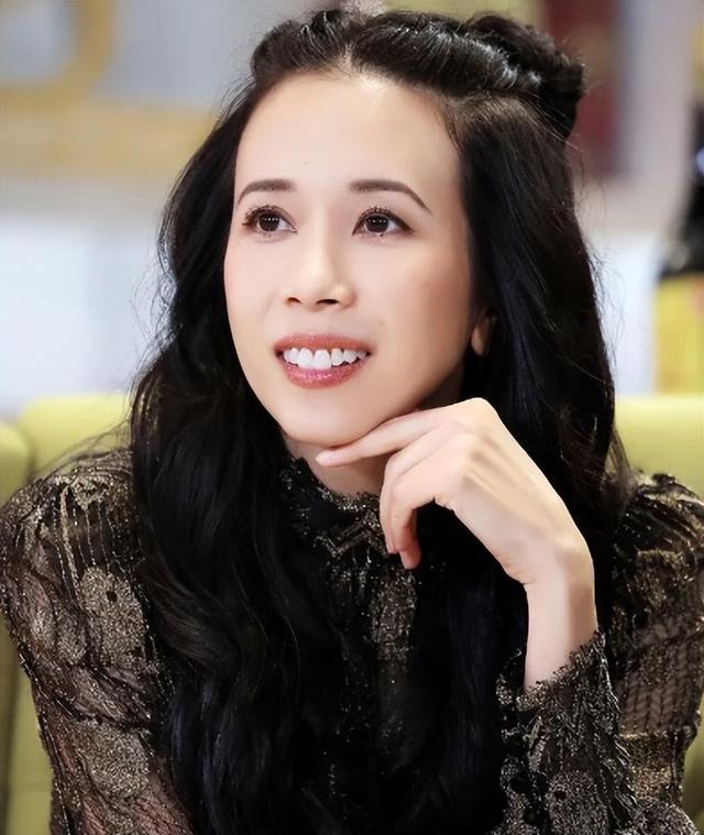 别只吹捧樱桃小口!这8个大嘴美女,有的性感撩人,有的清纯如水