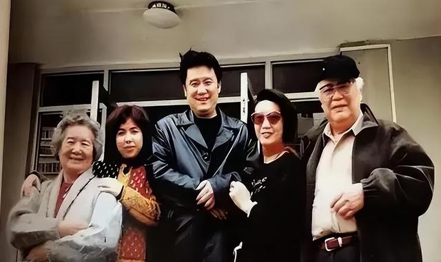 于洋97岁妻子杨静去世,儿子早逝女儿定居美国,晚年住护理公寓