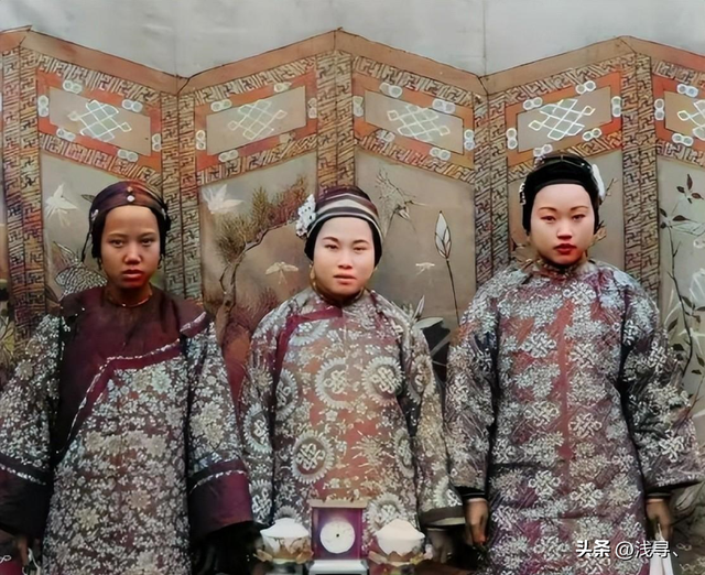 珍贵老照片,日军强征慰安妇,身上涂满奶油的性感美女