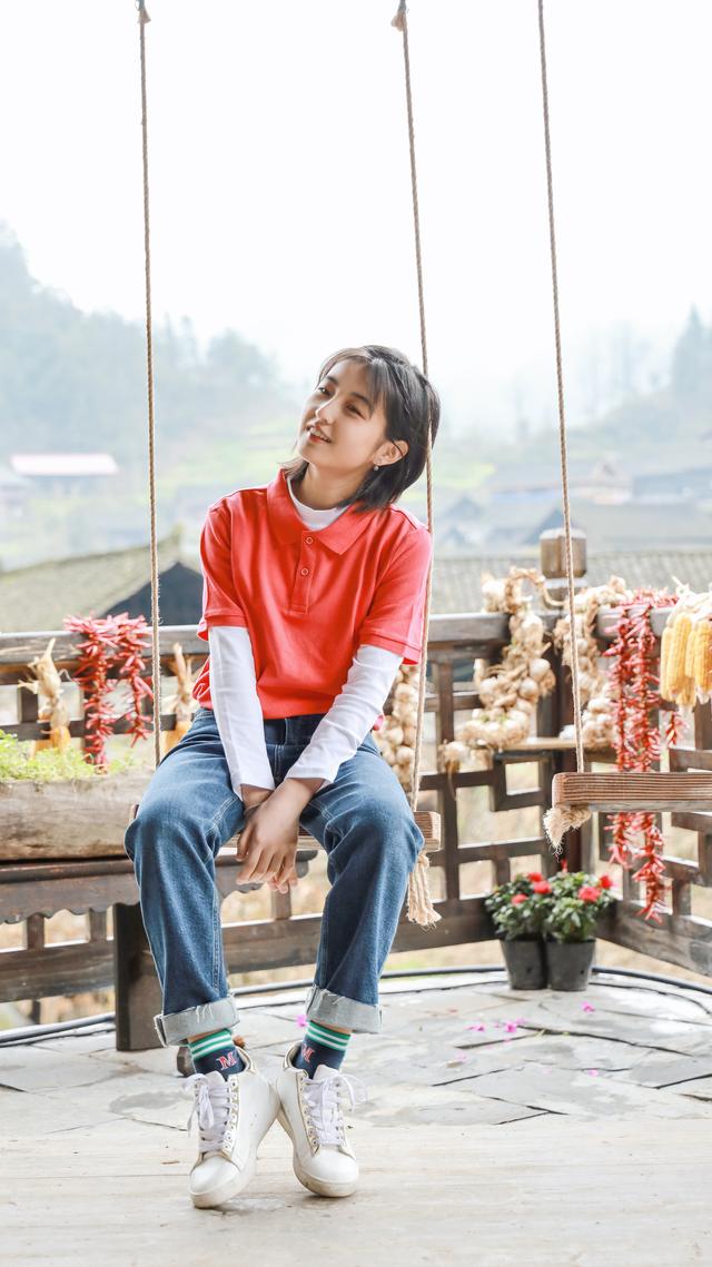 谁说张子枫不时髦?看她甜美笑容下的百变造型
