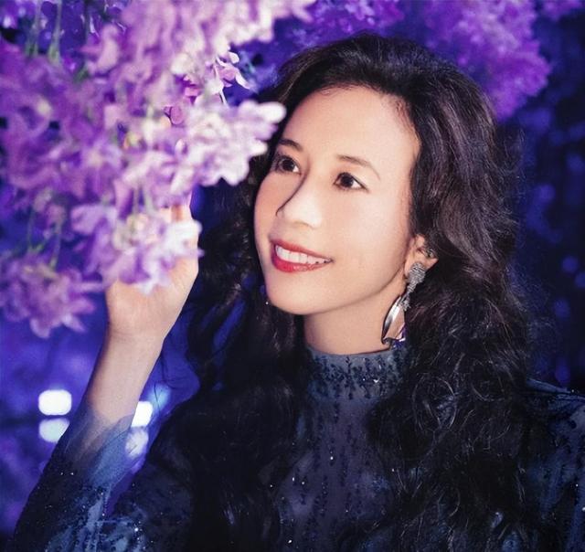 别只吹捧樱桃小口!这8个大嘴美女,有的性感撩人,有的清纯如水