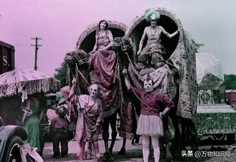 1834年,晚清美女被卖到美国,身着旗袍露出小脚,25美分随意观看