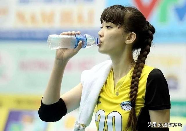 排坛女神萨宾娜:身高1米82,高颜值身材完美,嫁迪拜富豪后退役