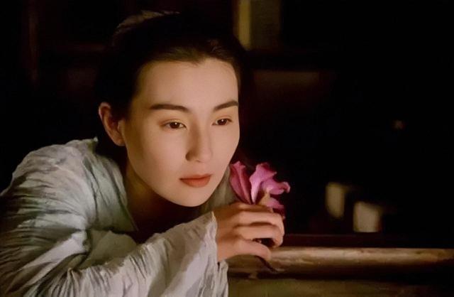 “小方脸”才是真抗老,这些拒绝“削骨”女明星,岁数越大越好看