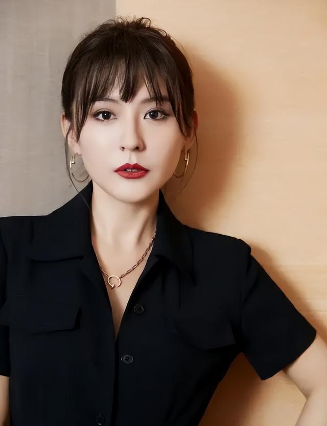 “未婚”产子的6位女星,生父成谜、不惧流言,最大55岁最小35岁