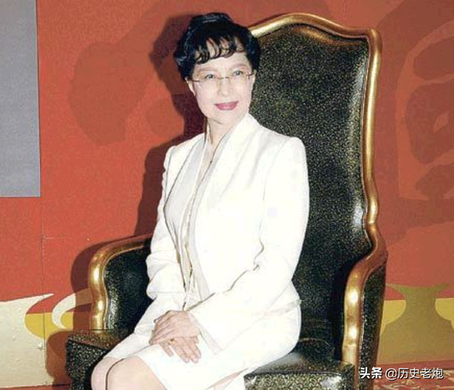 狄娜:香港艳星,真人版007女间谍,为中国航天事业投入全部身家