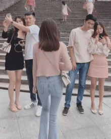 周冬雨脱了!上半身全裸“手也不遮”,破尺度大片引热议