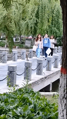 周冬雨脱了!上半身全裸“手也不遮”,破尺度大片引热议
