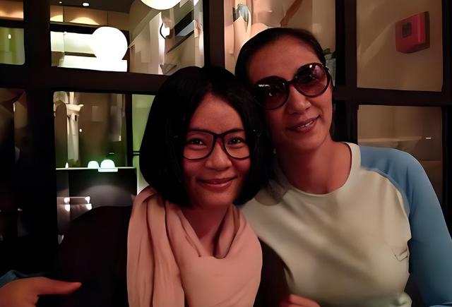 她被称为女排第一美女,离婚后嫁给美国人,今56岁生活滋润
