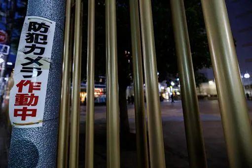 16岁日本女高中生为追星沦为站街女,月入70万全献给地下男偶像!