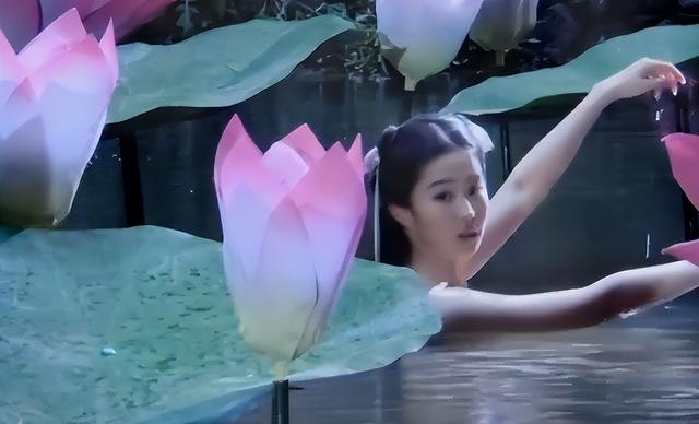 同样是“美人出浴”,有的清纯妩媚惹人怜,剩下的只想摁水里