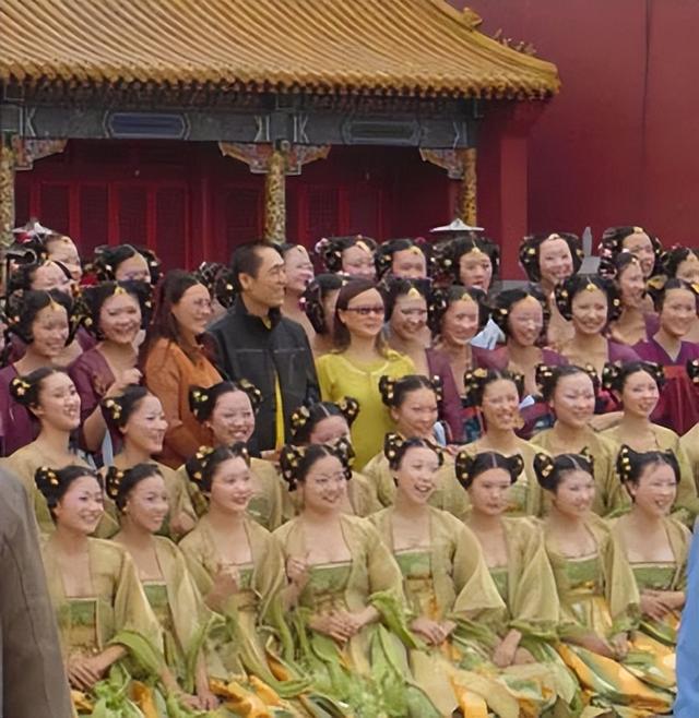 揭秘:女星的胸,捂着,到底想不想给你看?