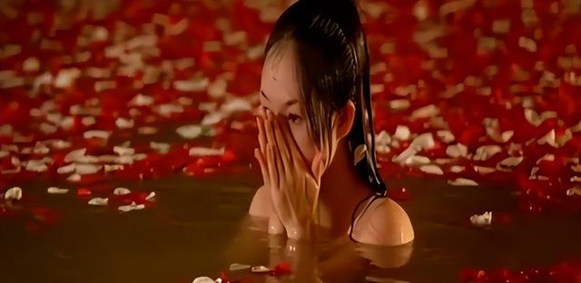 同样是“美人出浴”,有的清纯妩媚惹人怜,剩下的只想摁水里