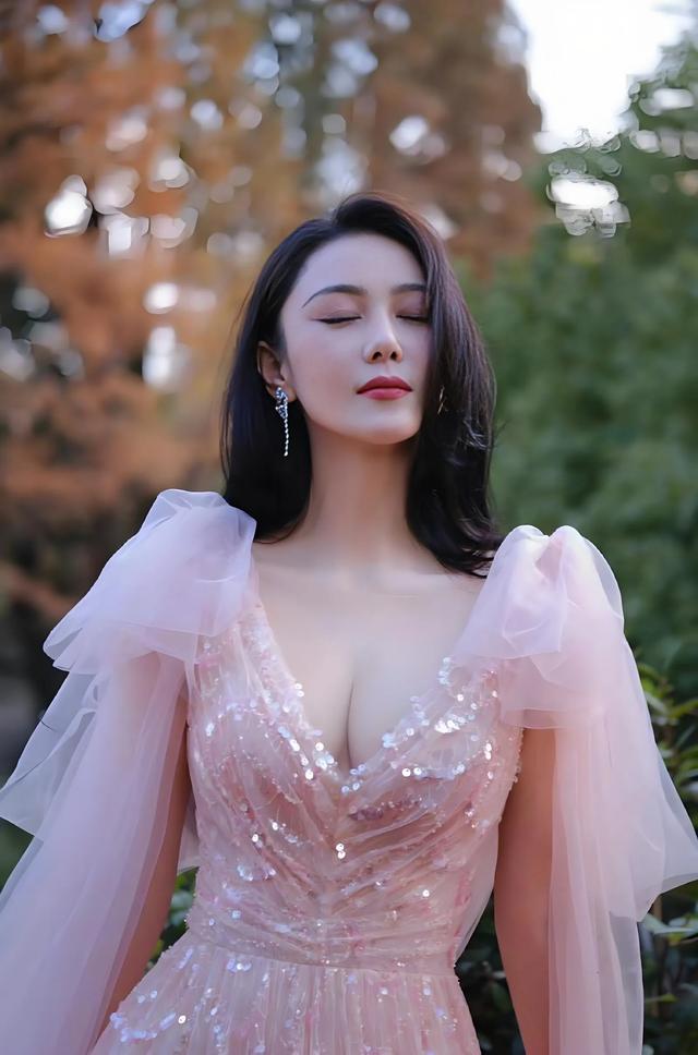 张馨予也太美了!丰乳肥臀,致命诱惑!