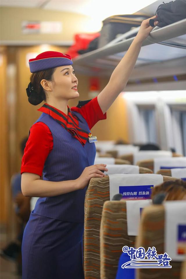 乘务员小姐姐换制服啦!