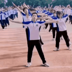 妹子真大胆,这样的纹身都敢露出来,我在她身后都替她感到尴尬
