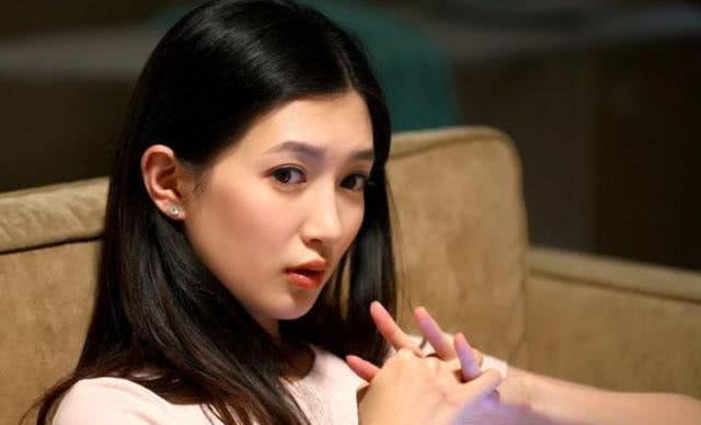 霍思燕一脱成名,现场揉捏杜江的翘臀,曾和黄奕大打口水战
