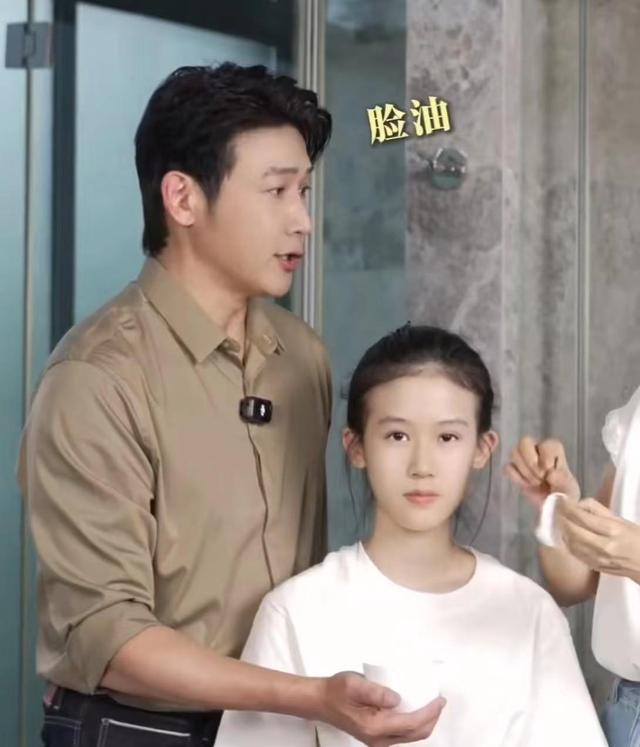 陆毅女儿贝尔近照惊艳,腿又长又细,身高直逼180cm