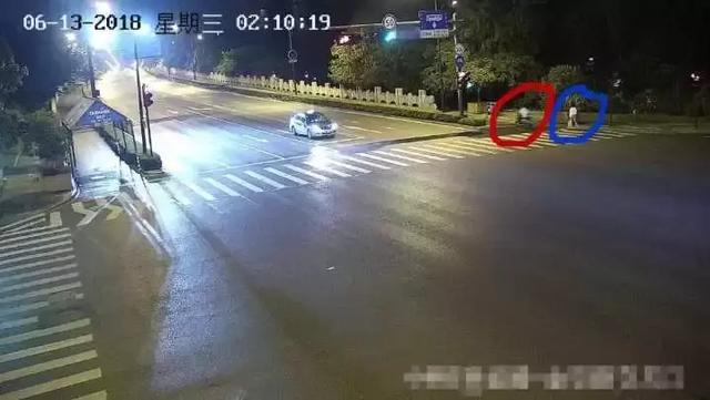 凌晨2点,年轻美女独自下班回家路上,背后一双手捂住她的嘴……