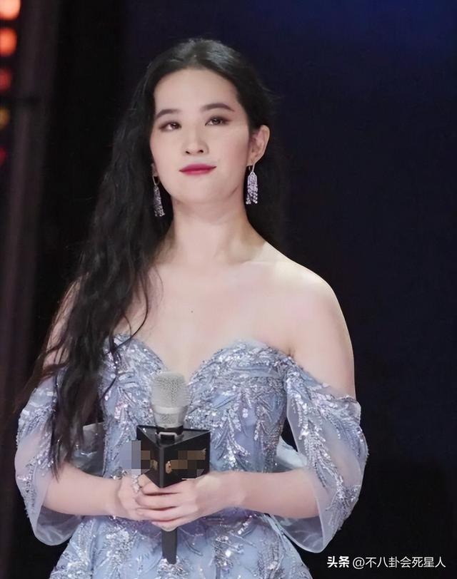 赵丽颖的副乳,杨幂的扁屁股,鞠婧祎的腿,女明星的身材也很真实
