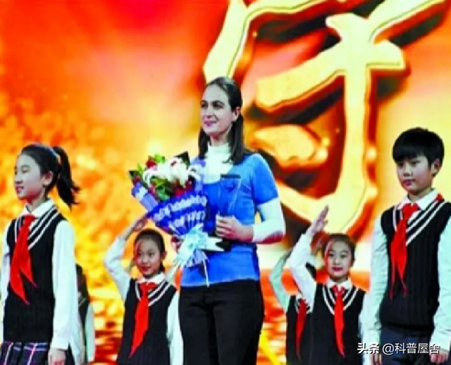 1998年乌克兰美女嫁河南小伙,9年后丈夫离世,公婆:回乌克兰吧