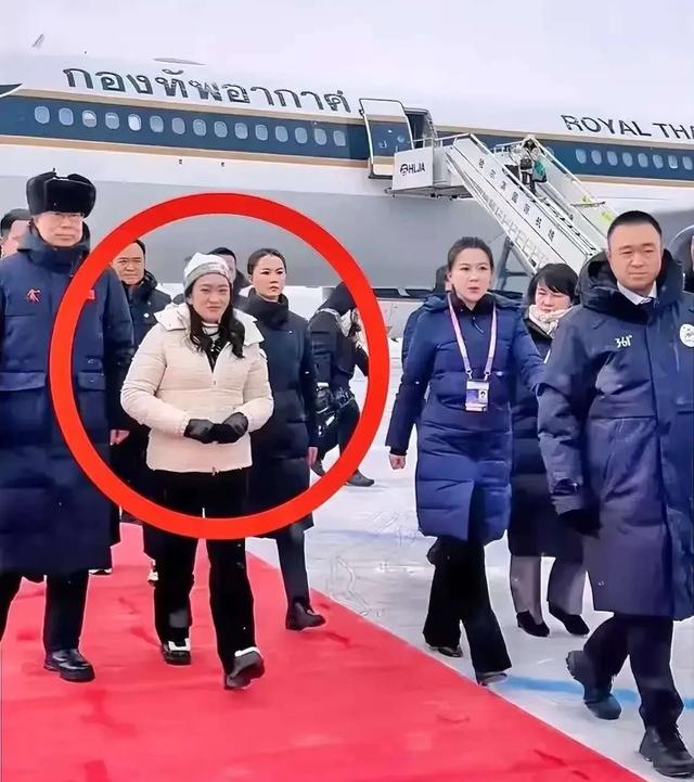 颜值爆表!泰国美女总理访华,特级保镖竟是“冷面女战神”