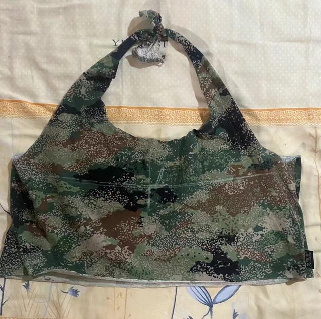 军装变“日式制服短裙”,女大学生的爆改让网友炸锅:不懂尊重!