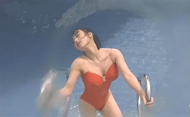 揭秘:女星的胸,捂着,到底想不想给你看?