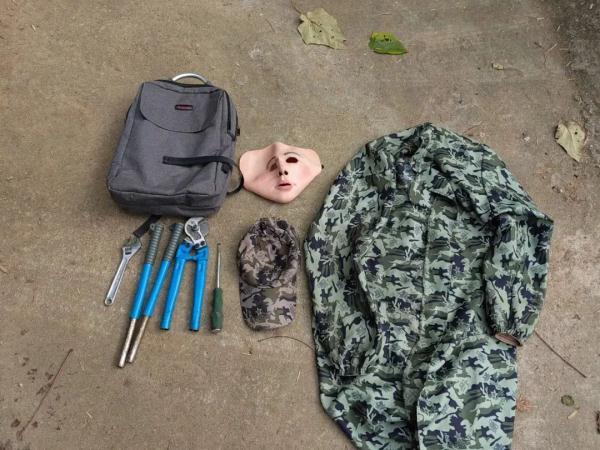 “易容术”重现江湖?网友:面具有点假……