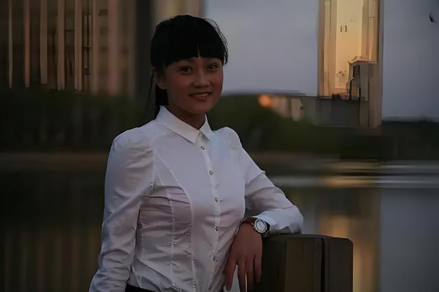 《乡村爱情》中身材最好的女人,脸长腿更长,性格优柔寡断