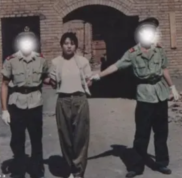 2005年,美女死刑犯毕丽梅被枪决,意外苏醒后,家属哀求饶她一命