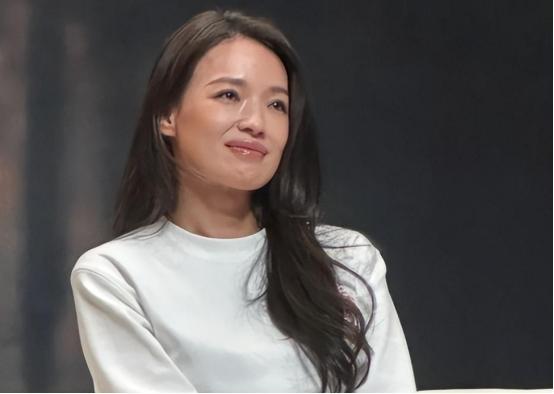 李小冉的胸,闫妮的腿,殷桃的腰,这6位中年女星性感起来迷死人