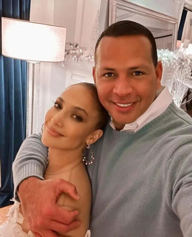 Jennifer Lopez 全裸拍新歌封面,这身材51岁?