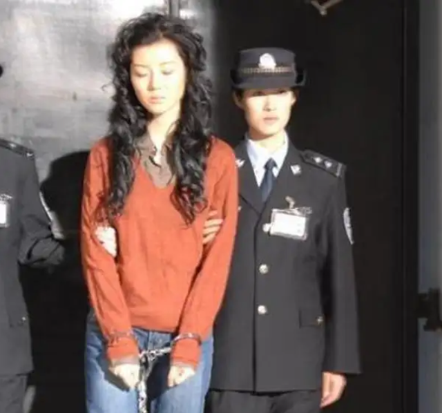 2005年,美女死刑犯毕丽梅被枪决,意外苏醒后,家属哀求饶她一命