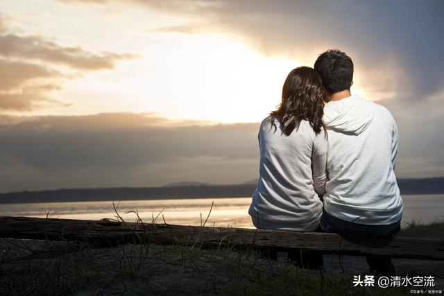 一个日本人爱上一个中国的酒吧女郎,不想最后居然是身首异处
