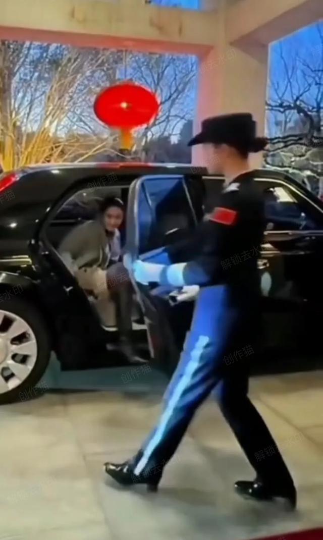 颜值爆表!泰国美女总理访华,特级保镖竟是“冷面女战神”