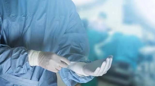 女子胸部被60岁男医生吸吮后续:行政拘留,吊销执照、停发养老金