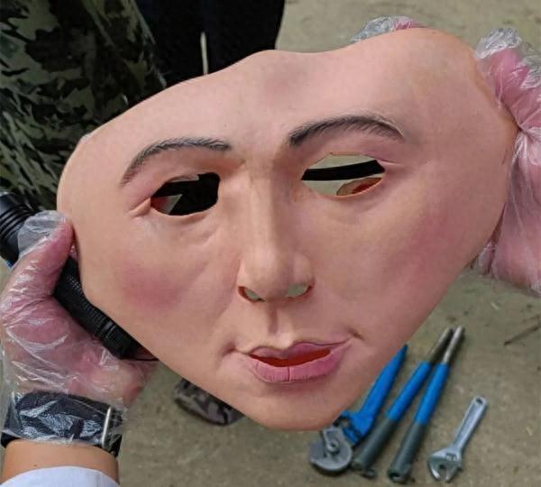 “易容术”重现江湖?网友:面具有点假……
