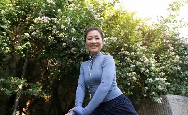 黑河早市邂逅俄罗斯美女,出租房里定终身,俄罗斯人真是敢爱敢恨