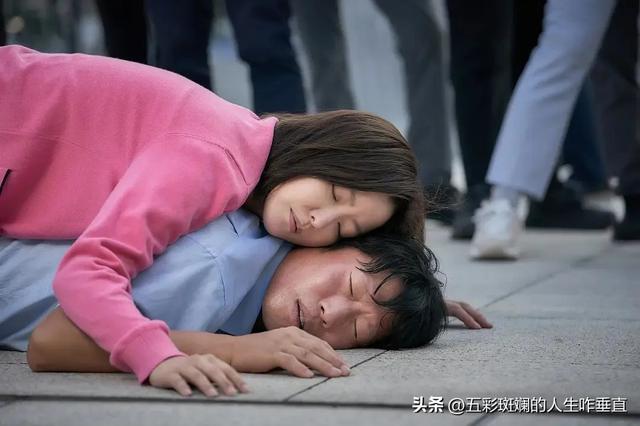 韩国第一美女倒追老实男,韩国电影好会拍,中年人的爱情也这么甜