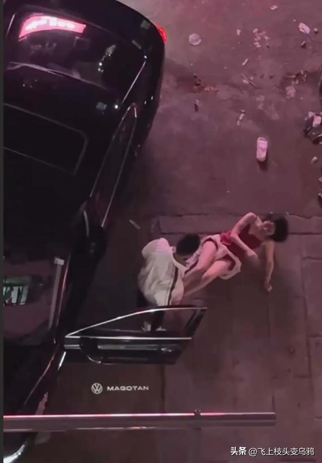 刺激!长腿美女小姐姐被暴揍