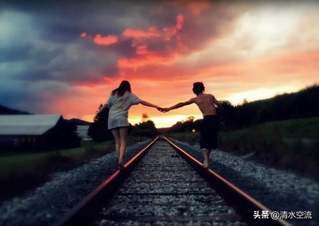 一个日本人爱上一个中国的酒吧女郎,不想最后居然是身首异处