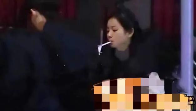 实地探访!成都私人影院美女陪看可亲嘴摸胸可过夜,都是00后!